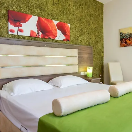 Garden Apartahotel 4*