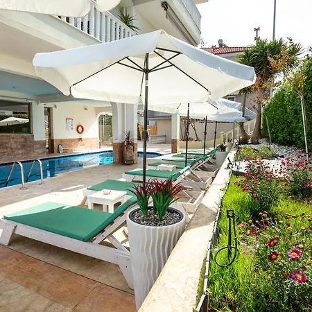 Garden Aparthotel 3*