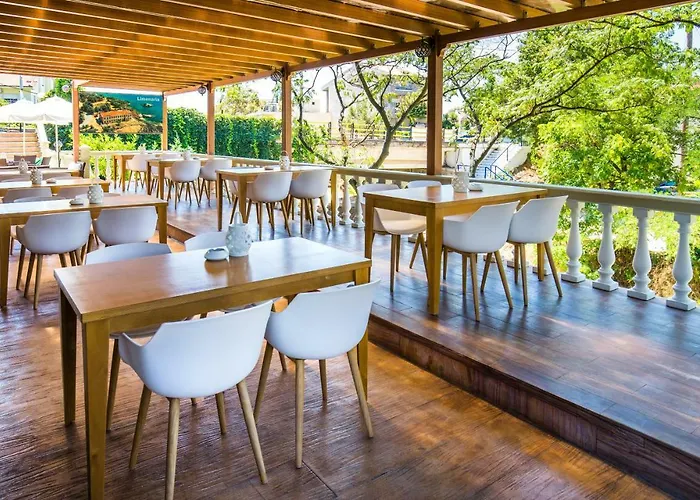 Garden Aparthotel 4*